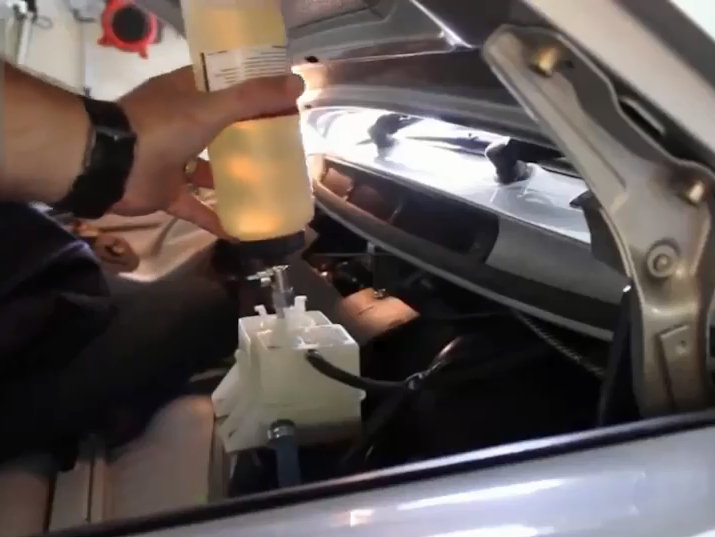 ชุดเปลี่ยนถ่ายน้ำมันเบรก