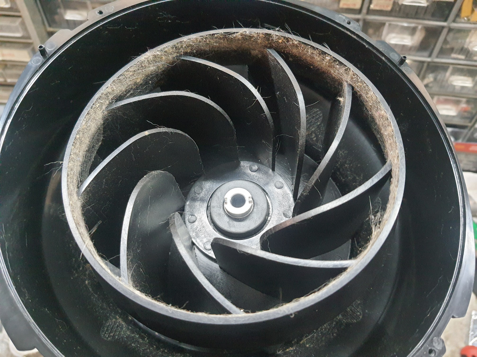 ซ่อมเครื่องฟอกอากาศ ยี่ห้อ ELECTROLUX รุ่น FA31-202GY อาการพัดลมมีเสียงดัง