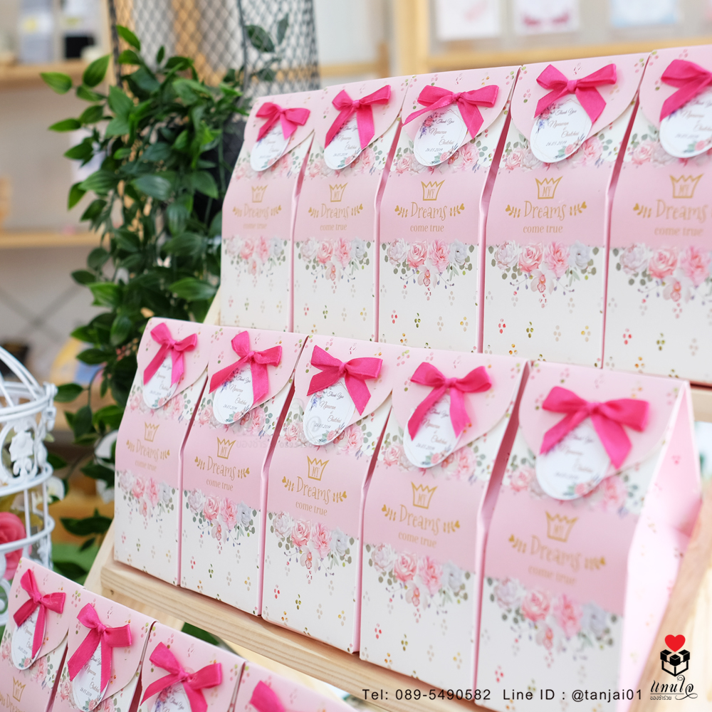 ของชำร่วยงานแต่งงาน ผ้านาโนในกล่องสีชมพู ลายดอกไม้ Dream come true