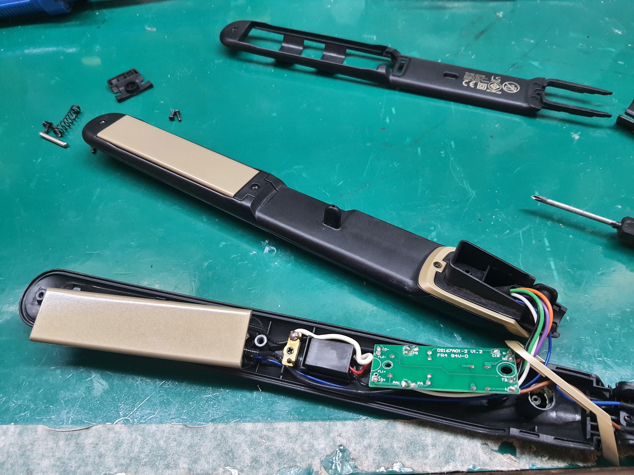 ซ่อมเครื่องหนีบผม ยี่ห้อ LESASHA รุ่น LS1028 อาการเครื่องเปิดไม่ติด