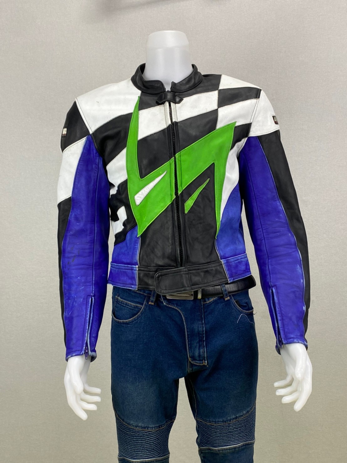เสื้อการ์ดสำหรับขี่มอเตอร์ไซด์( มือสอง) RCSS 033: อก 42" ยาว 22" ** AKITO **