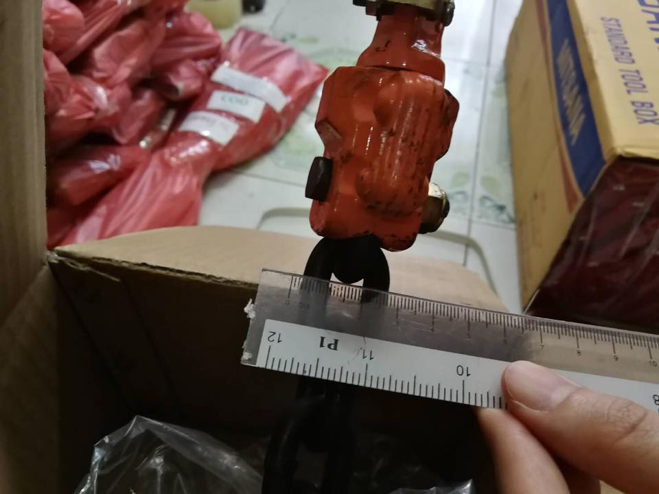 รอกโซ่มือโยก STARWAY โซ่ยาว 1.5 เมตร (กำมะลอ)