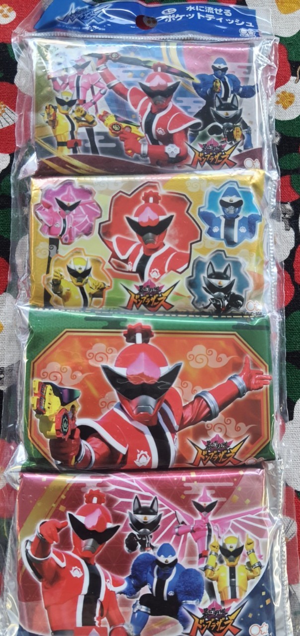 Printed Tissues ทิชชู่พกพาขบวนการเซนไต 5 สี Sentai MADE IN JAPAN ของแท้จากญี่ปุ่น 1 แพ๊ค มี 4 ซองค่ะ
