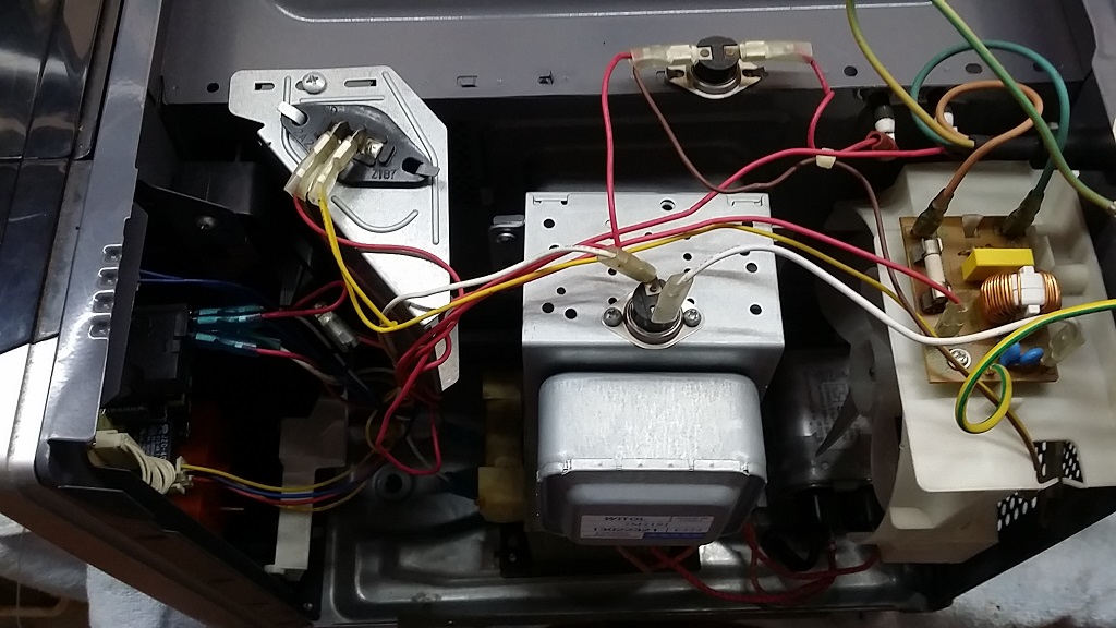 ซ่อมไมโครเวฟ ยี่ห้อ Electrolux รุ่น EMS2347S อาการเปิดไม่ติด