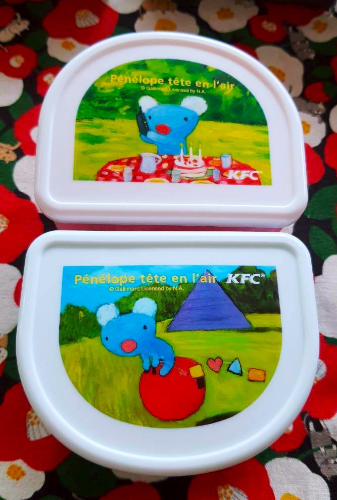 Penélope tête en l'air x kfc เพเนโลเป้ กล่องข้าว กล่องใส่อาหาร / ขนม จากญี่ปุ่น 1 set มี 2 ชิ้นตามภาพพร้อมฝาปิด ขนาด 250 ml