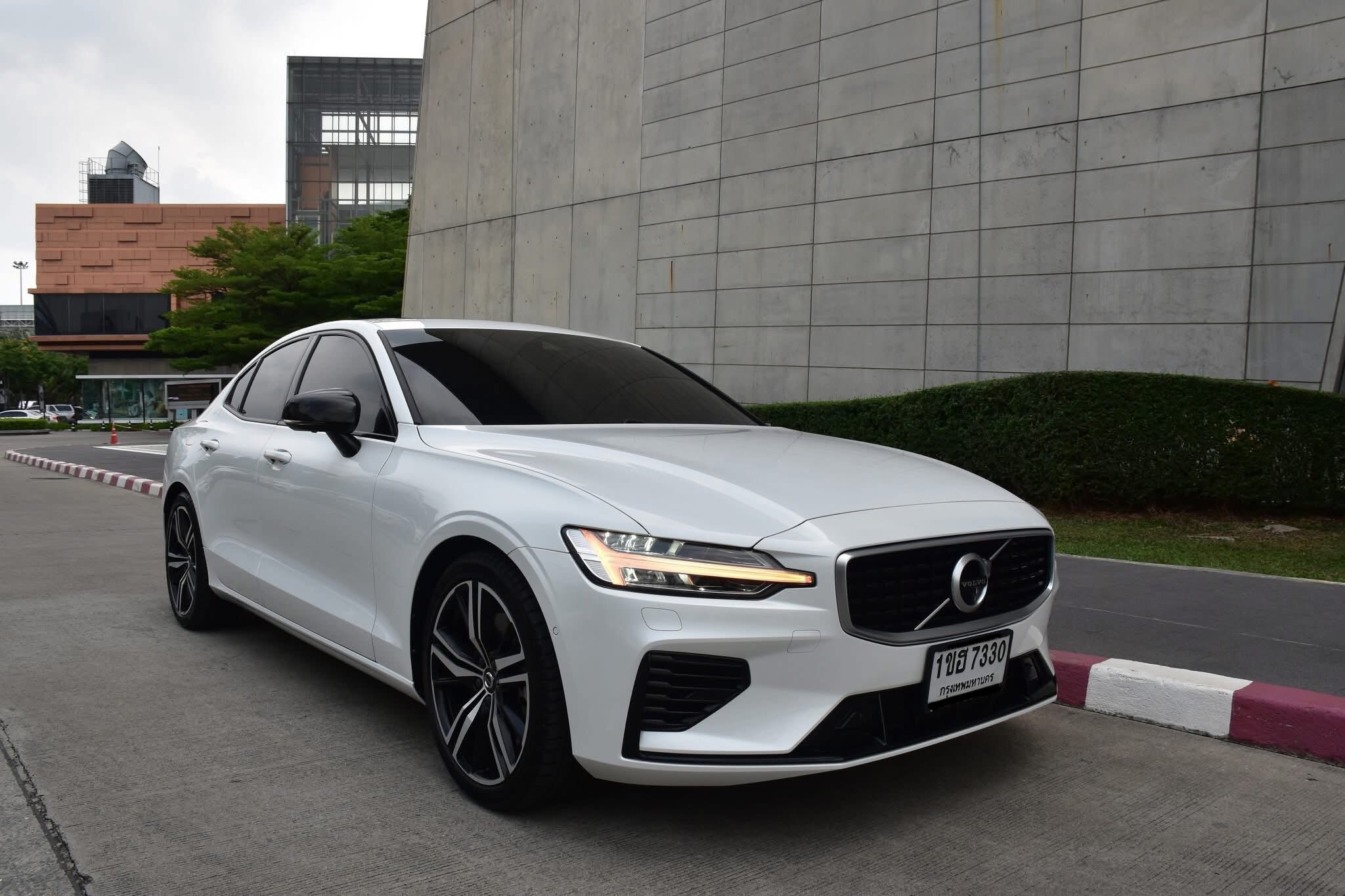 VOLVO S60 T8 Recharge R-Design AWD Plug-in Hybrid ปี2021