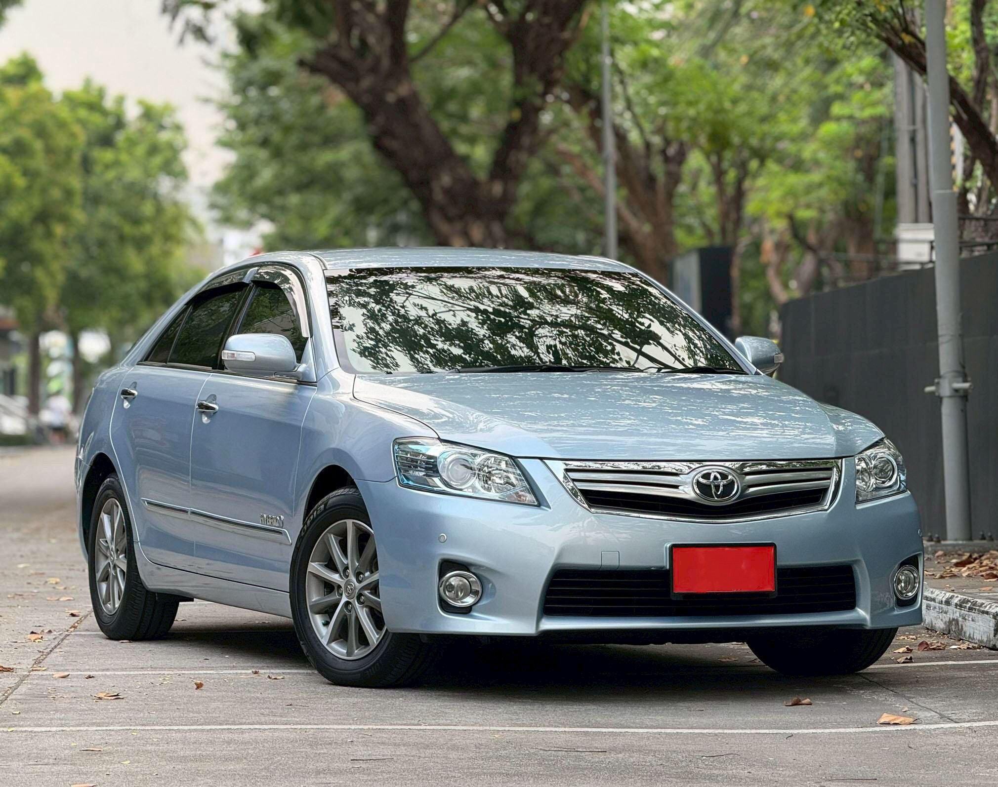 Toyota Camry 2.4 Hybrid AT สีเทาฟ้า ปี2011