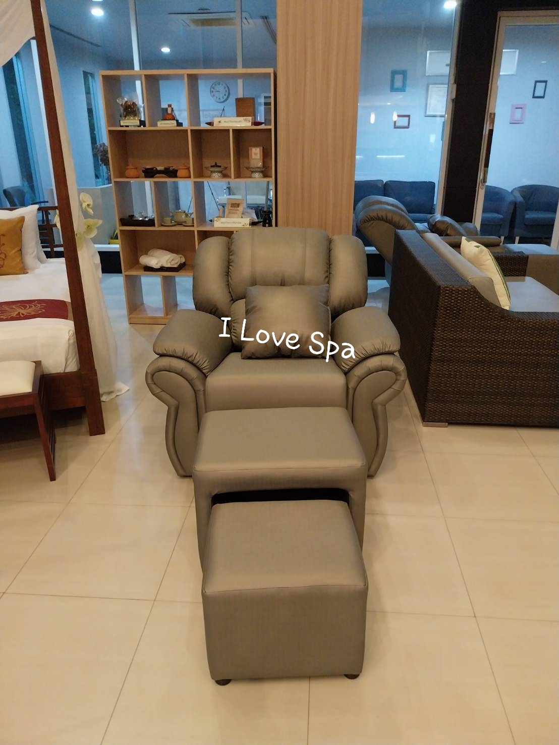เก้าอี้นวดฝ่าเท้า รุ่น Premium ดีไซน์แขนหลุยส์