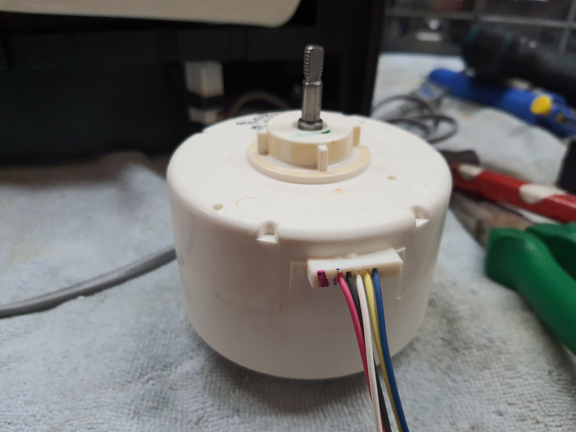 ซ่อมเครื่องฟอกอากาศ ยี่ห้อ SHARP รุ่น SHARP_FU-E80-W อาการลมไม่ออกมอเตอร์ไม่หมุน