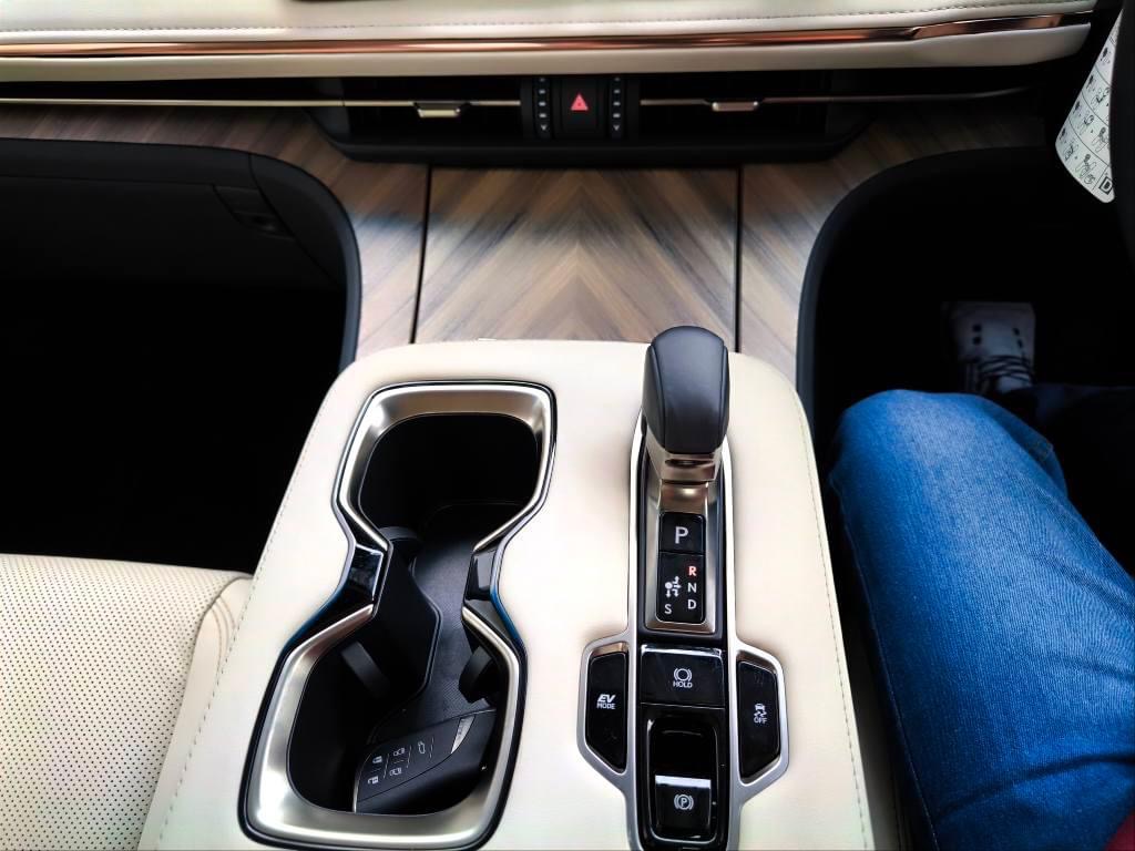 LEXUS LM350h 2.5 Executive 4WD 7 Seats Van ปี 2024