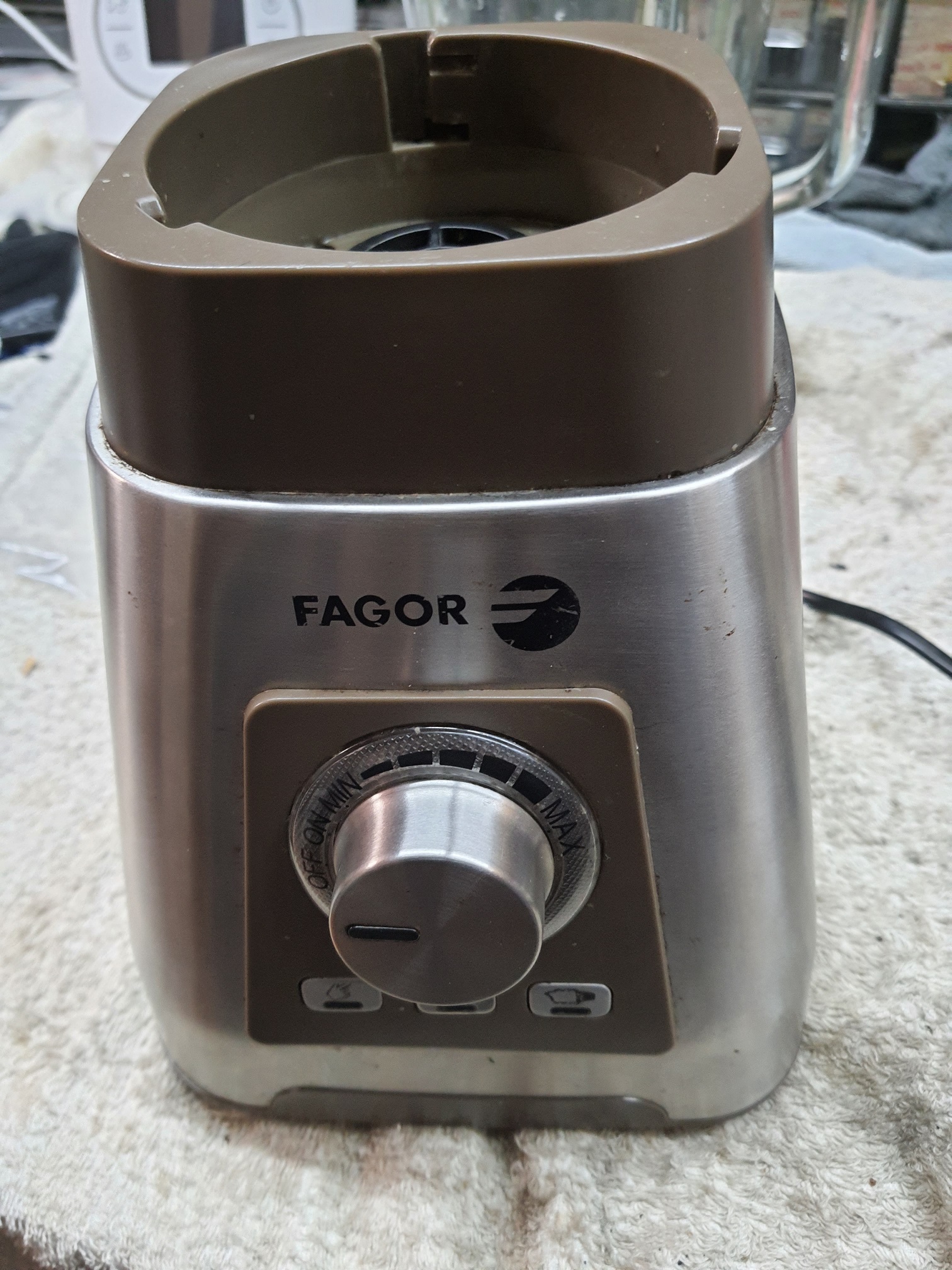 ซ่อมเครื่องปั่น ยี่ห้อ FAGOR รุ่น BV-1000X อาการเปิดไม่ติดเครื่องไม่ทำงาน