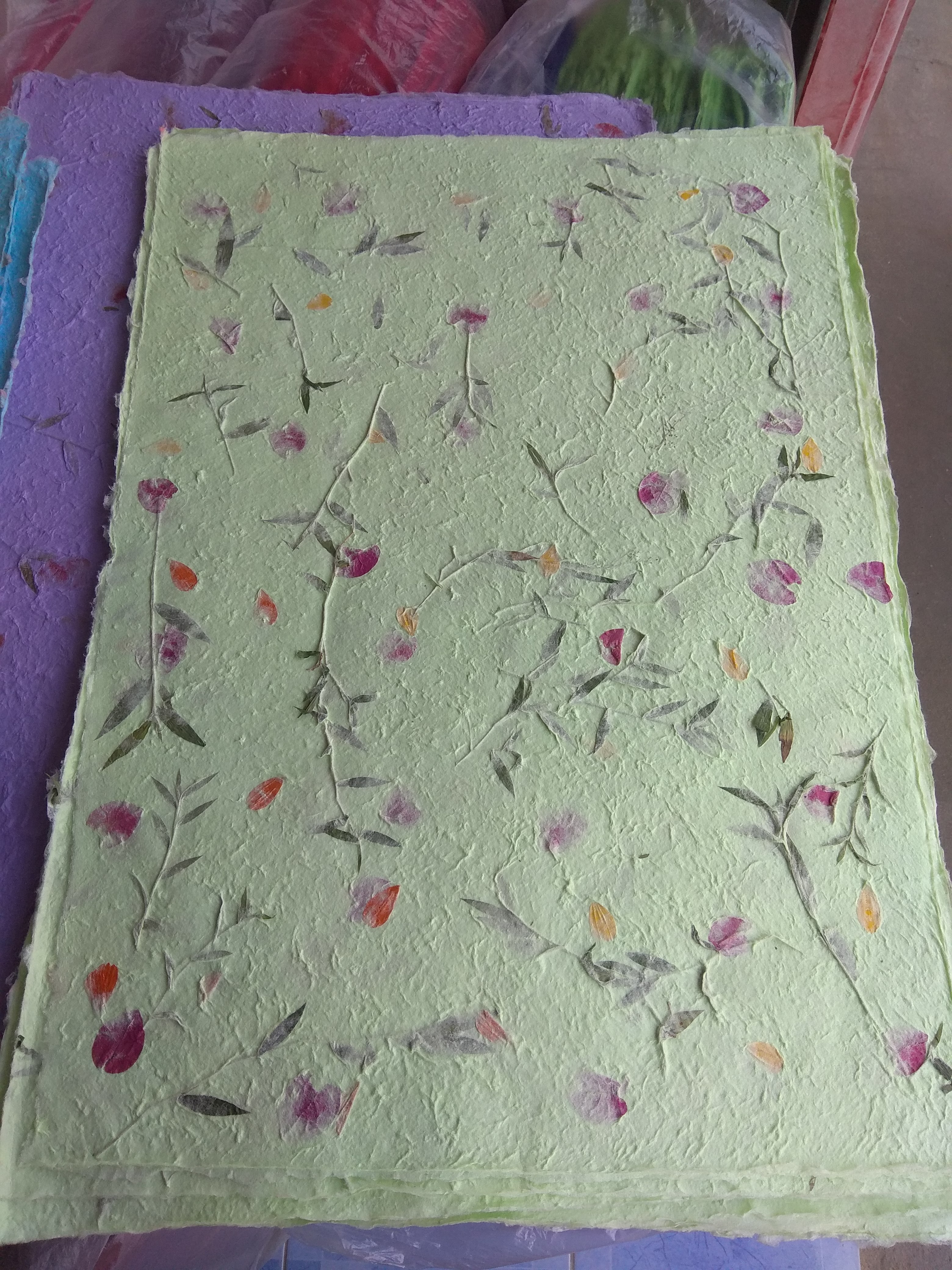 กระดาษสา หนา แบบขรุขระ มีดอกไม้ในตัว ไม่ขายปลีก เลือกสีทักไลน์