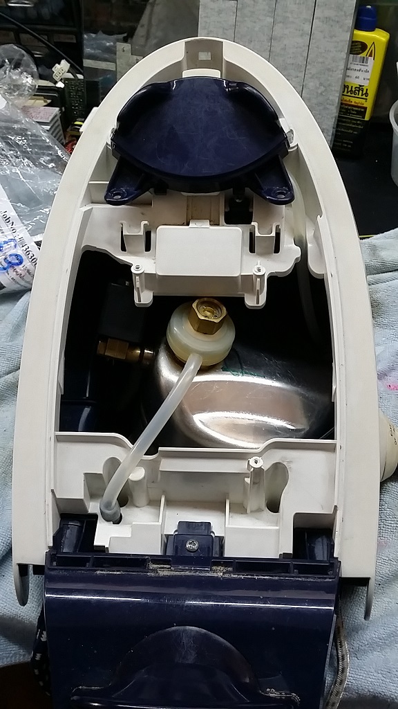 ซ่อมเตารีดไอน้ำ ยี่ห้อ PHILIPS รุ่น GC9220 อาการไอน้ำไม่ออก