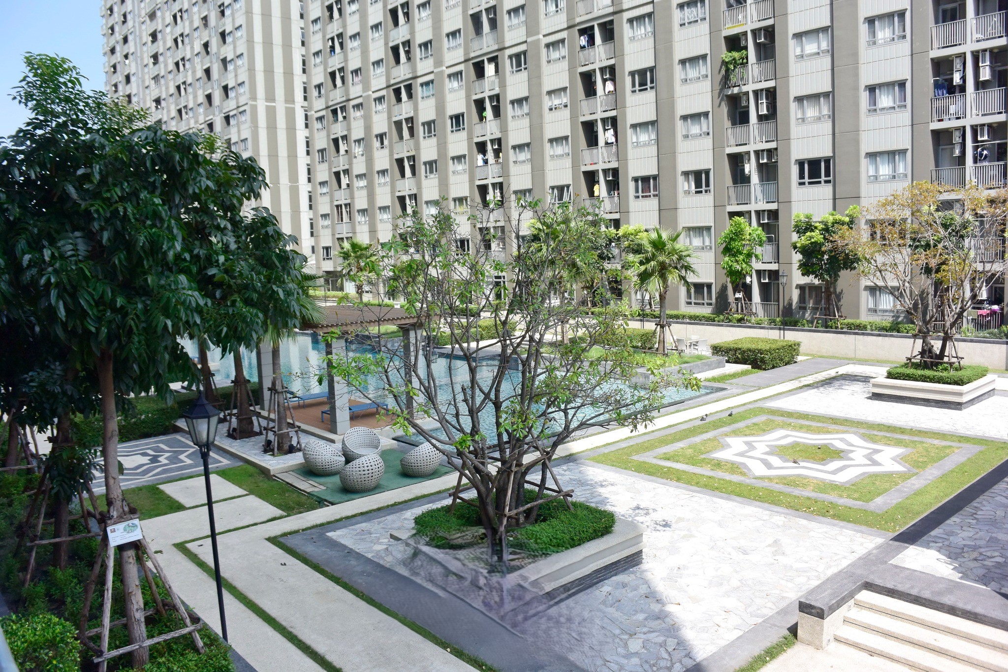 ให้เช่า Manor สนามบินน้ำ ห้องมุมหน้าห้องไม่ชนใคร วิวสวน/สระ
