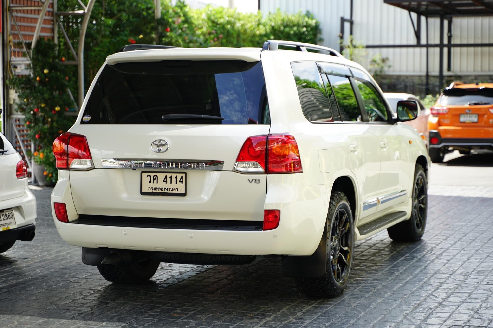 Toyota Land Cruiser 4.5 200 VX 4WD SUV ปี2012