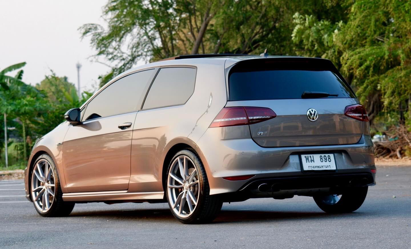 Volkswagen Golf R MK7 2.0 TSI DSG Hatch 3Doors ปี 2016