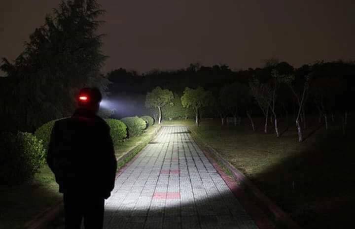 ไฟฉายคาดหัว มีไฟสีแดงข้างหลังด้วย