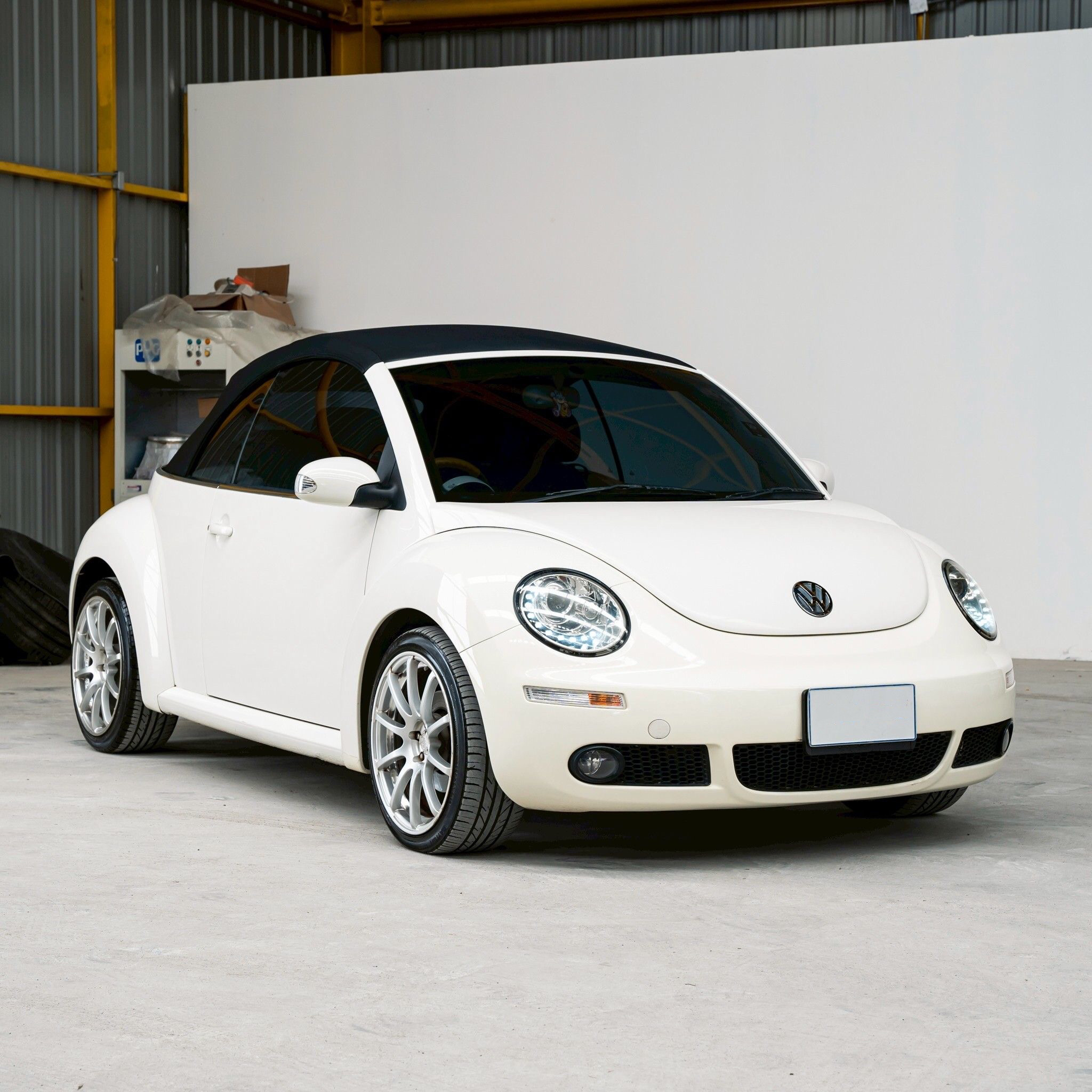 Volkswagen Beetle Cabriolet ปี 2006