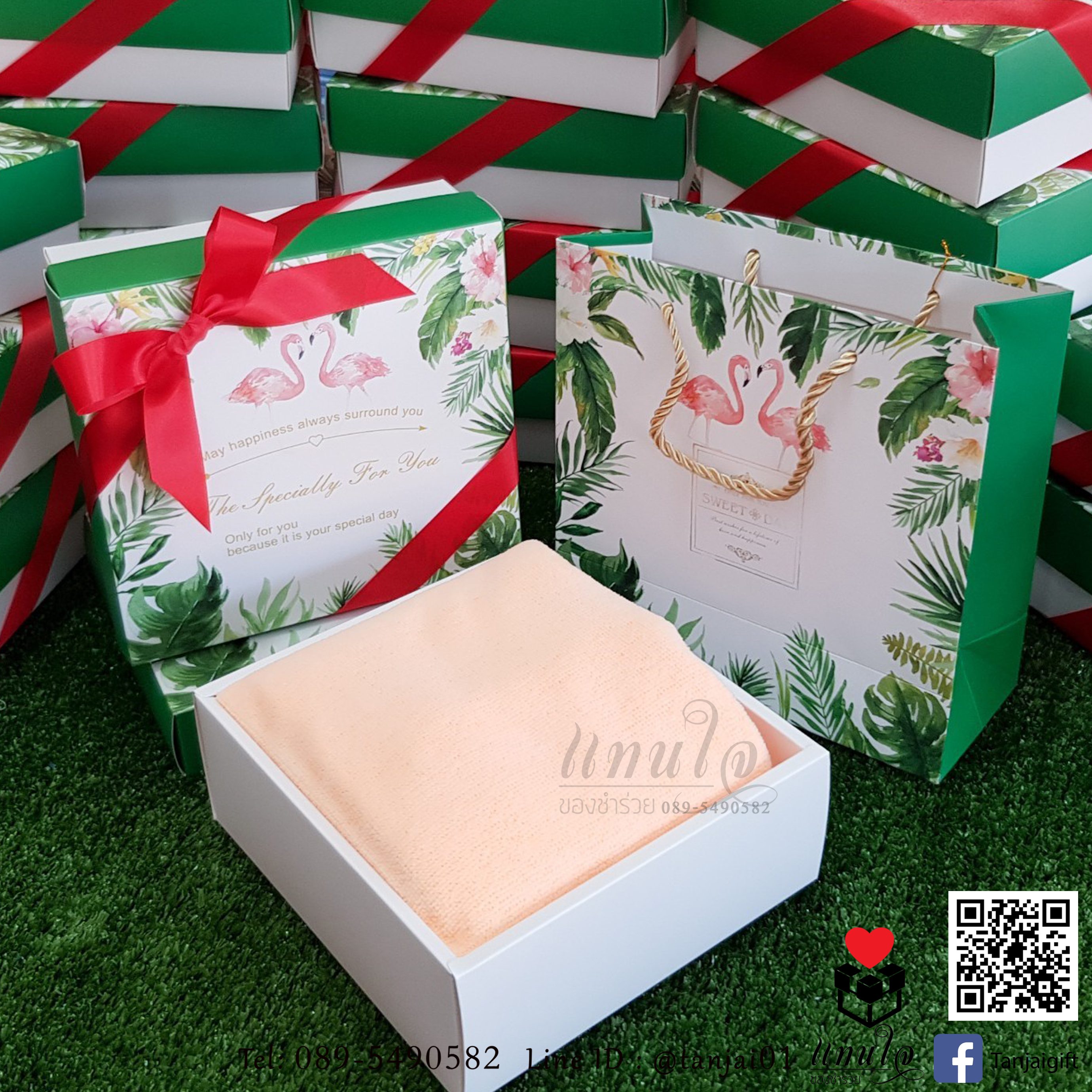 ของรับไหว้ผู้ใหญ่ผ้าขนหนู ผ้าเช็ดตัวทอ 1 ชั้น ขนาด 70x140 cm ในถุงหูหิ้วกล่องเซ็ตผูกโบว์ พร้อมถุงหิ้วลายฟลามิงโก้สีขาวเขียว