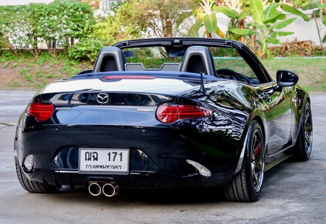 Mazda MX-5 Roadster (ND) 990S Lightweight Edition หลังคาผ้าใบเปิดประทุน ปี2023
