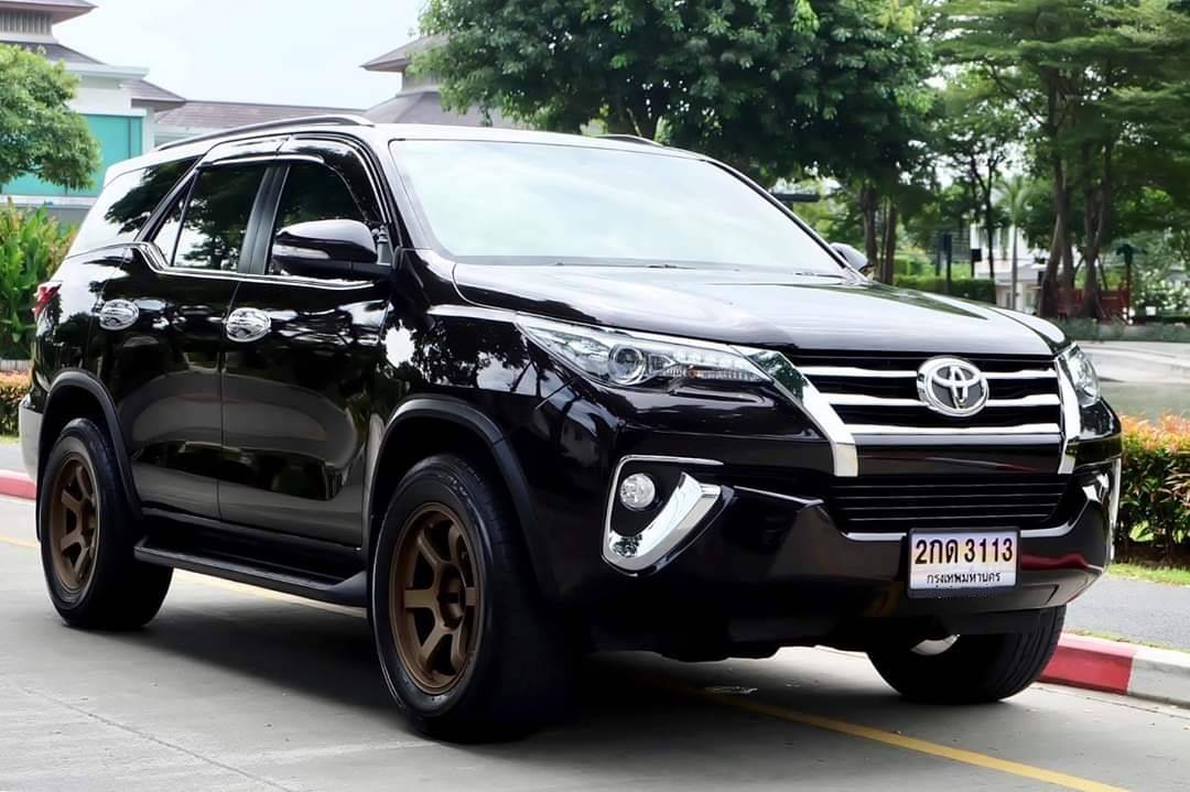 Toyota Fortuner 2.4 V ปี 2015