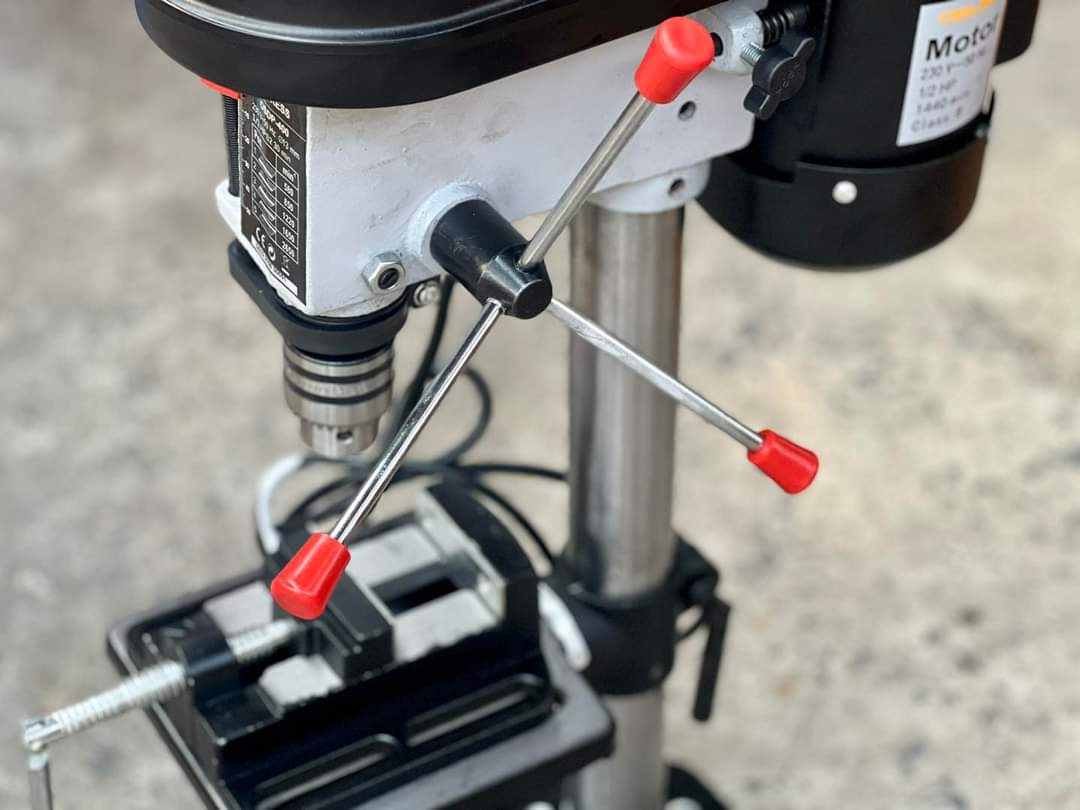 สว่านแท่น 4 หุน ยี่ห้อ OSUKA แถมฟรี ปากกาจับชิ้นงาน 1 ชิ้น