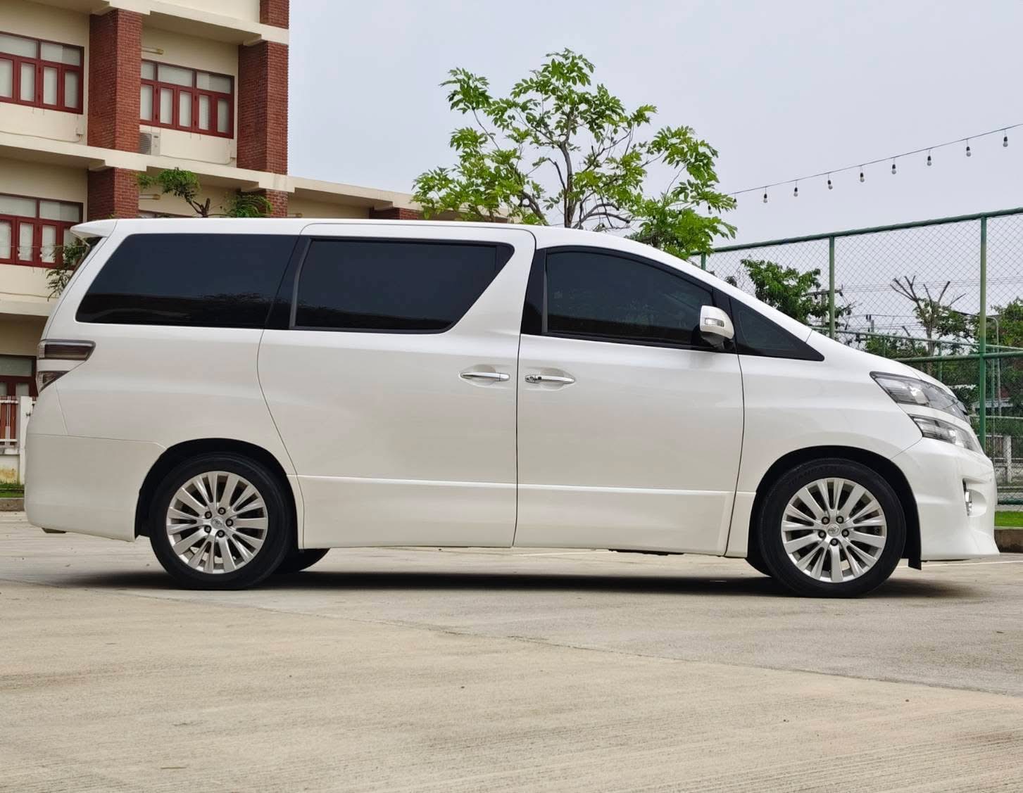 TOYOTA VELLFIRE 2.4 V ZG Edition ปี 2014