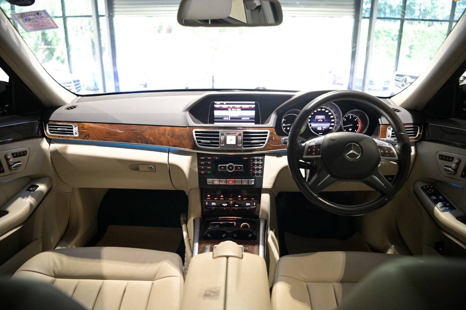 Mercedes-Benz E300 Bluetec Hybrid ปี 2013