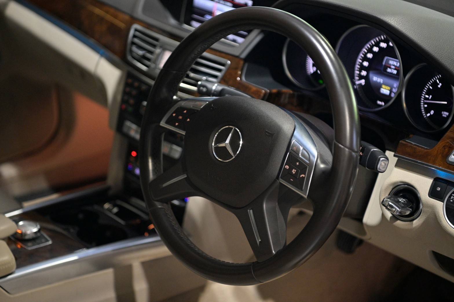 Mercedes-Benz E300 Bluetec Hybrid ปี 2013