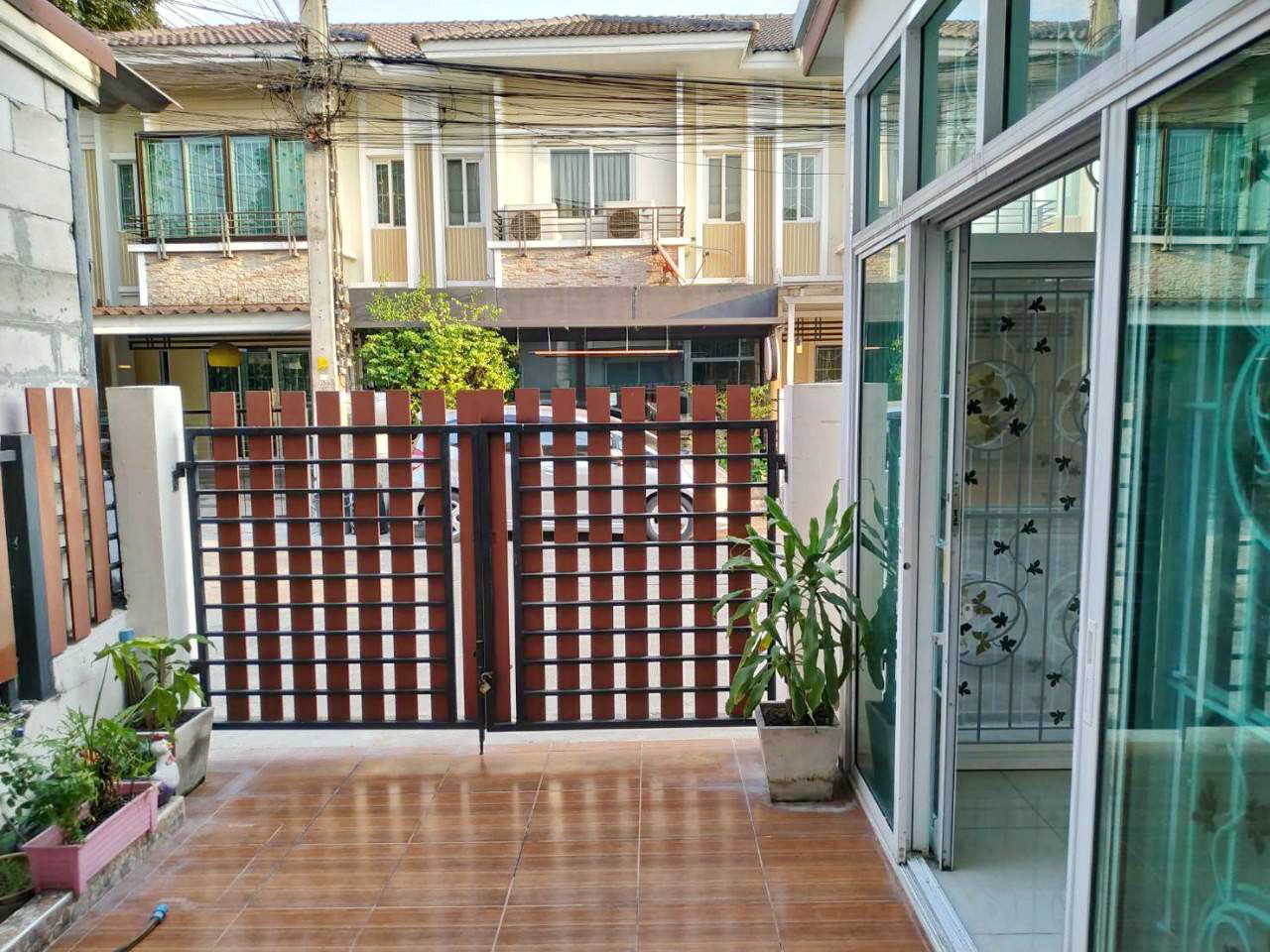 ให้เช่า ทาวน์โฮม ติดถนนราชพฤกษ์
