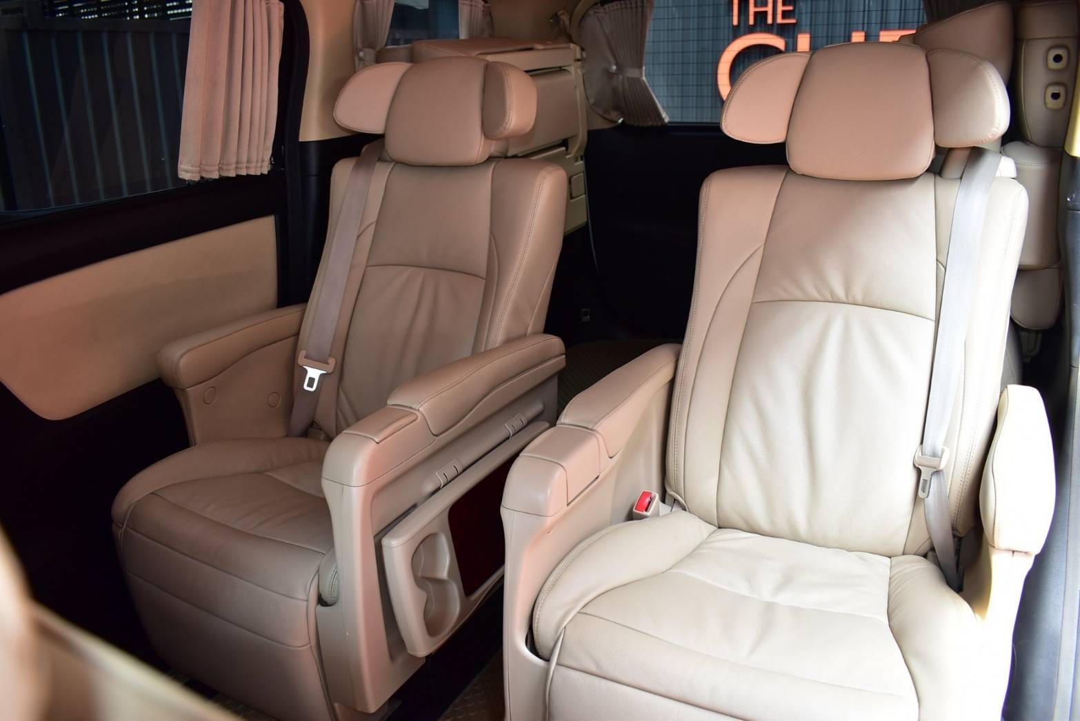 Toyota Velfire 2.5 Hybrid ปี 2015
