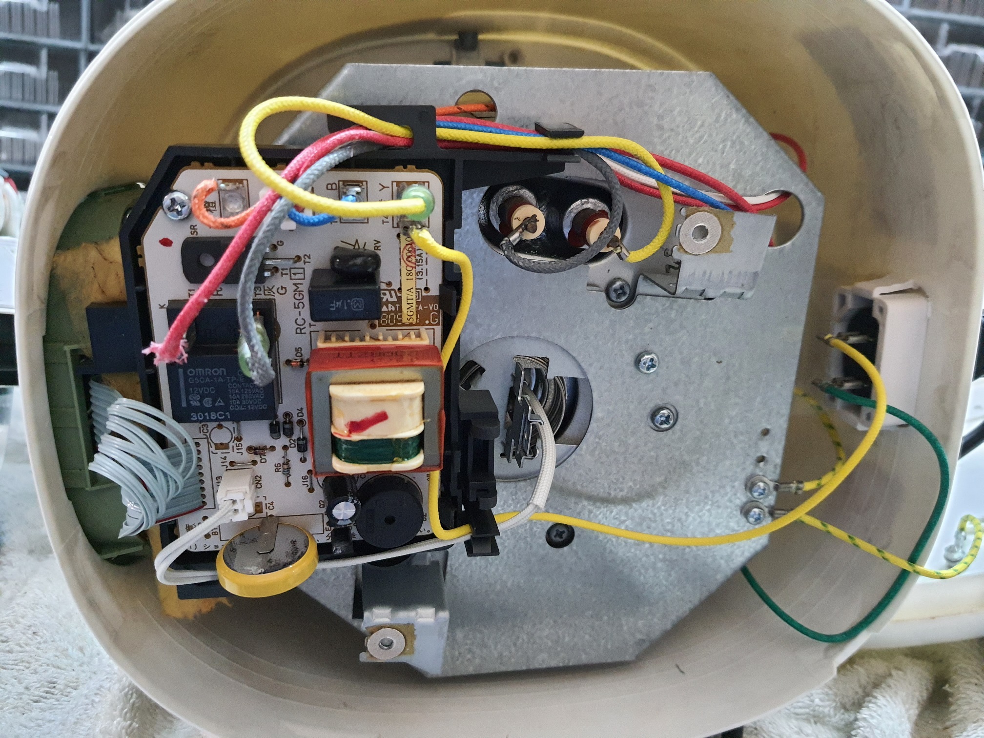 ซ่อมหม้อหุงข้าว ยี่ห้อ TOSHIBA รุ่น RC-5MM อาการเปิดไม่ติด