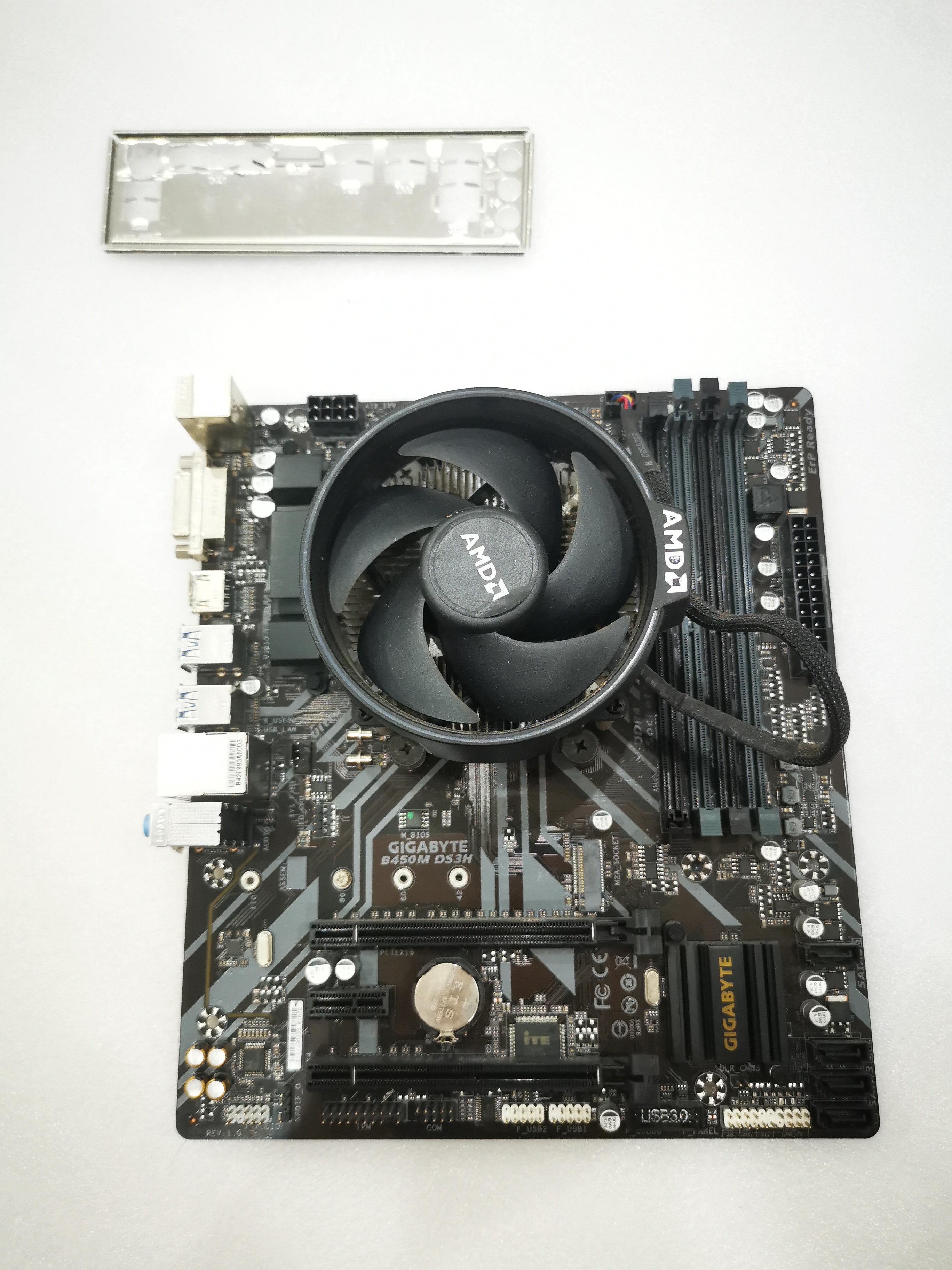 GIGABYTE B450M DS3H พร้อมซีพียู RYZEN 5 3500