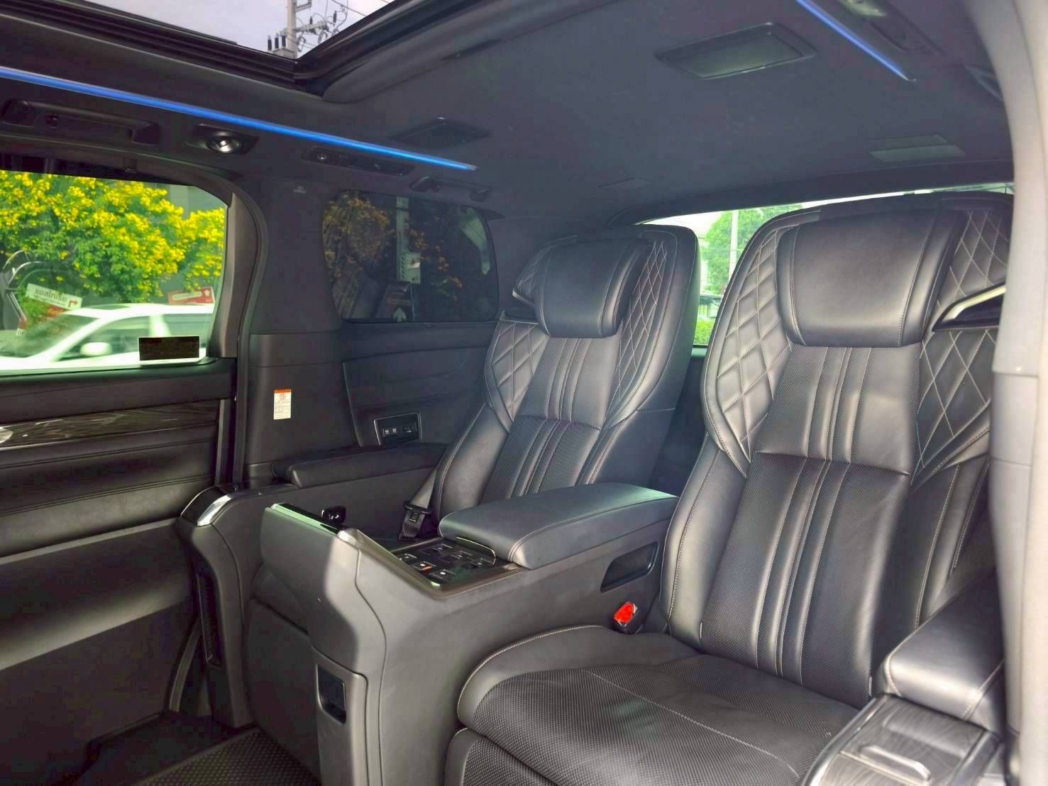 LEXUS LM300h Executive Lounge 4 Seat Hybrid E-four ปี 2023