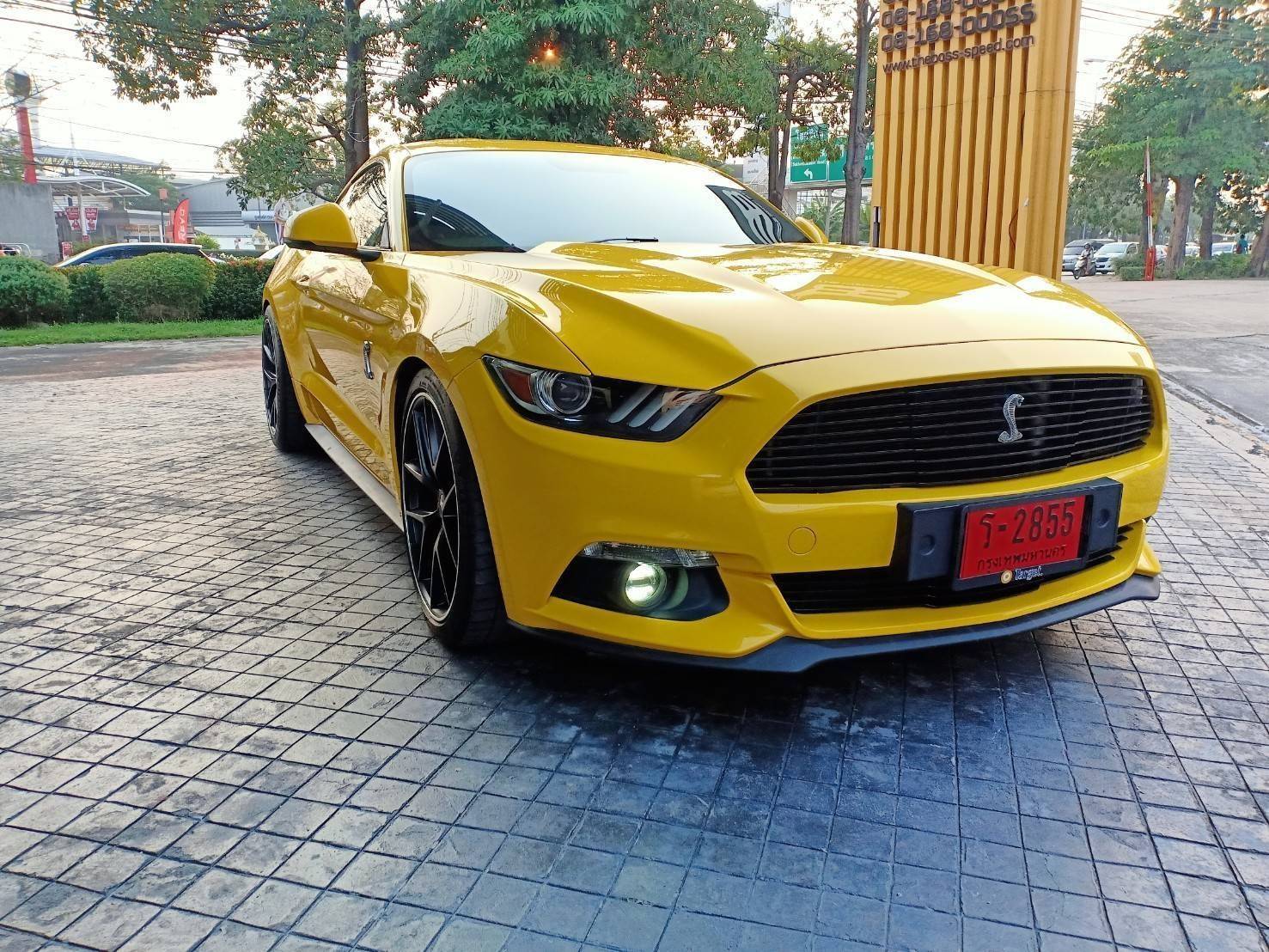 Ford Mustang สีเหลือง ปี 2017
