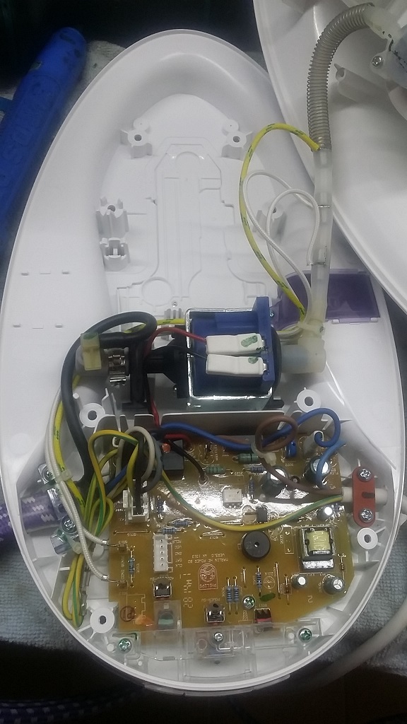 ซ่อมเตารีดไอน้ำ ยี่ห้อ PHILIPS รุ่น GC7620 อาการไอน้ำไม่ออก