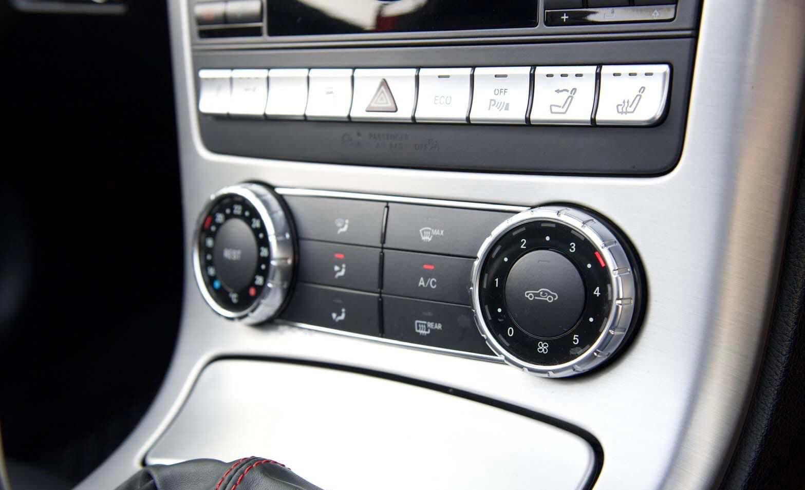 Mercedes-Benz SLK200 AMG ปี 2011 จดทะเบียน 2012