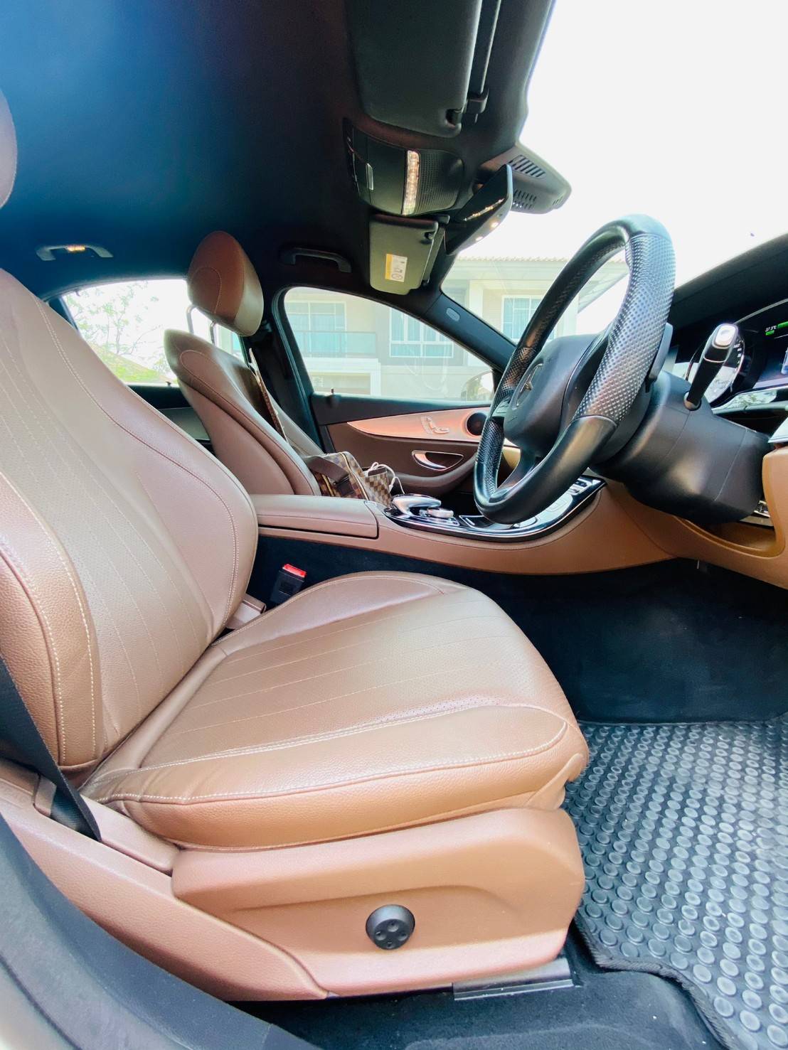Mercedes-Benz E350e ปี 2017