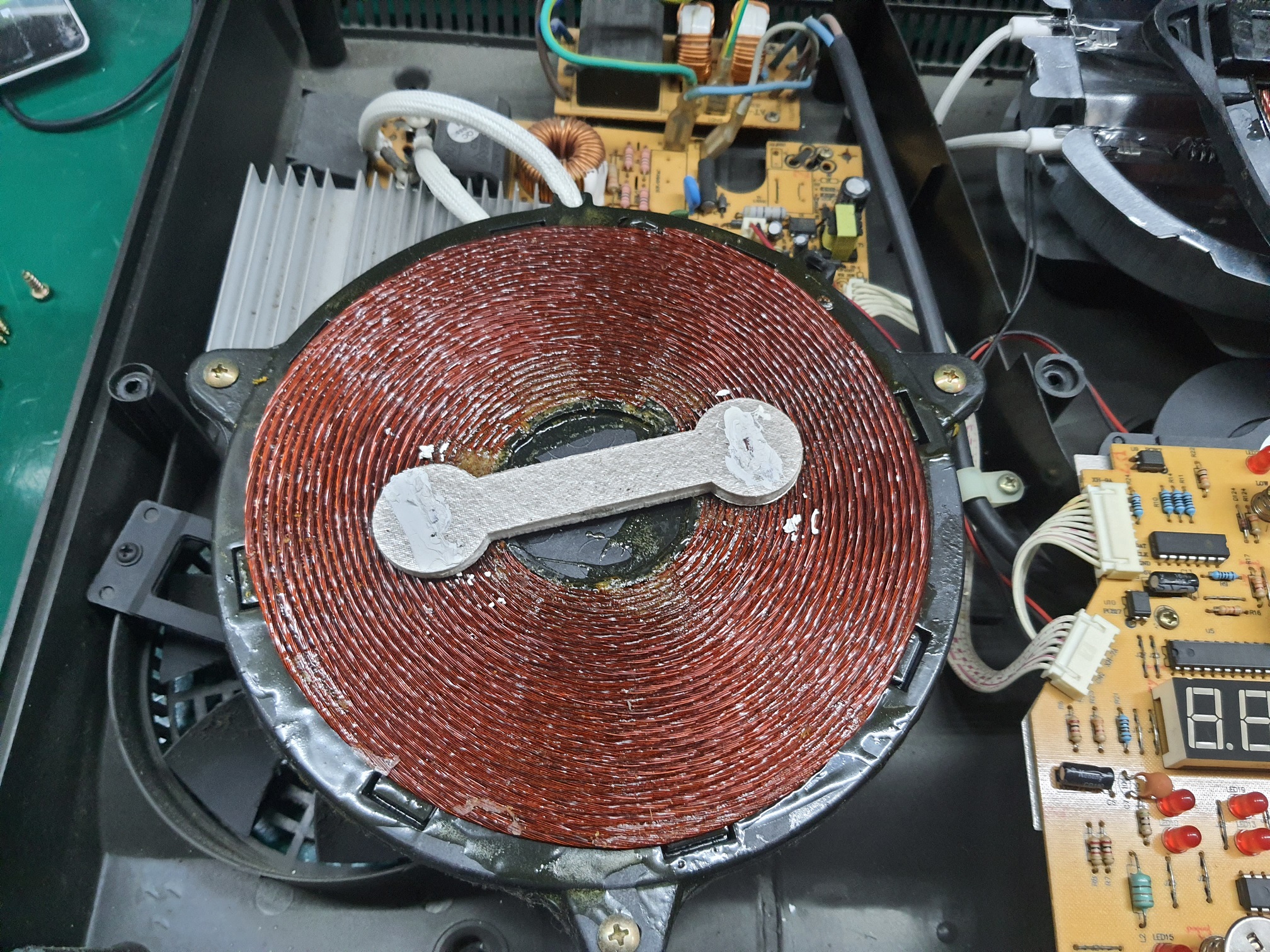 ซ่อมเตาแม่เหล็กไฟฟ้า ยี่ห้อ EZZO รุ่น EZ-IC01 อาการเปิดไม่ติดเครื่องไม่ทำงาน