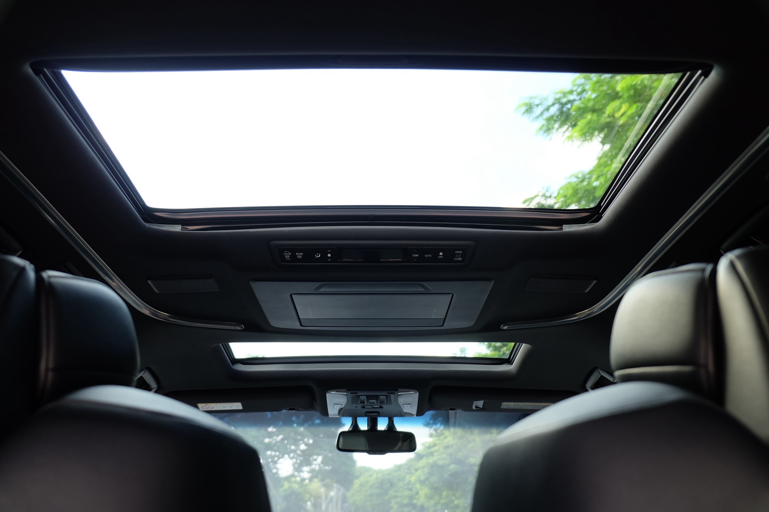 Toyota Alphard 2.5 Exclusive Lounge E-Four ปี 2015