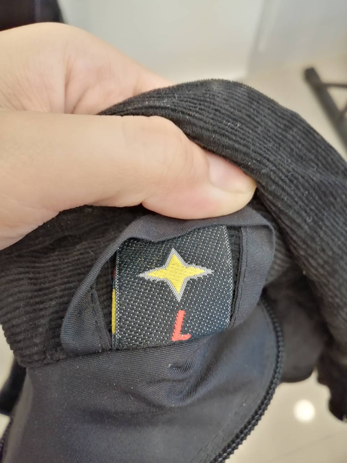 เสื้อขี่มอเตอร์ไซด์( มือสอง) RCS 223 ขนาด : อก 50" ยาว 26" **ยี่ห้อ DAMEN**