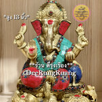 พระพิฆเนศ ประทานพร ประทับบัลลังก์ **ที่ฐานมีเครื่องถวายขนมโมทกะ และ ผลไม้**