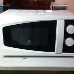 ซ่อมไมโครเวฟ ยี่ห้อ Electrolux รุ่น EMM2003W อาการไฟเข้าแต่ไม่ร้อน