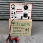 ตู้ชาร์จแบต ยี่ห้อ Makito