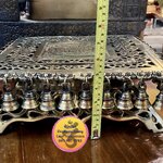 ฐานทองเหลืองพร้อมกระดิ่งรอบฐาน