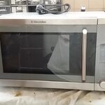 ซ่อมไมโครเวฟ ยี่ห้อ Electrolux รุ่น EMS3027X อาการเครื่องทำงานบ้างไม่ทำบ้าง