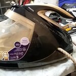 ซ่อมเตารีดไอน้ำ ยี่ห้อ PHILIPS รุ่น GC9682 อาการ Body ด้ามจับแตกหัก