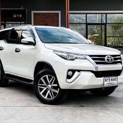 TOYOTA FORTUNER 2.4V ดีเซล Navi ปี 2017 แท้