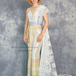 ชุดไทยย้อนยุค ชุดไทยสมัยอยุธยา ชุดไทยจักรี ชุดไทยพระราชนิยม ชุดไทยประยุกต์ ชุดไทยเจ้าสาว ชุดไทยสีเงินห่มสไบเงินตกแต่งลูกไม้และลายสีทองดิ้นสีเงิน