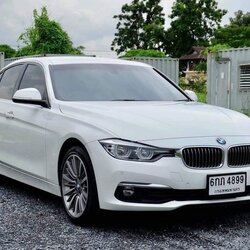 BMW F30 330e Plug-In Luxury Package ปี 2017
